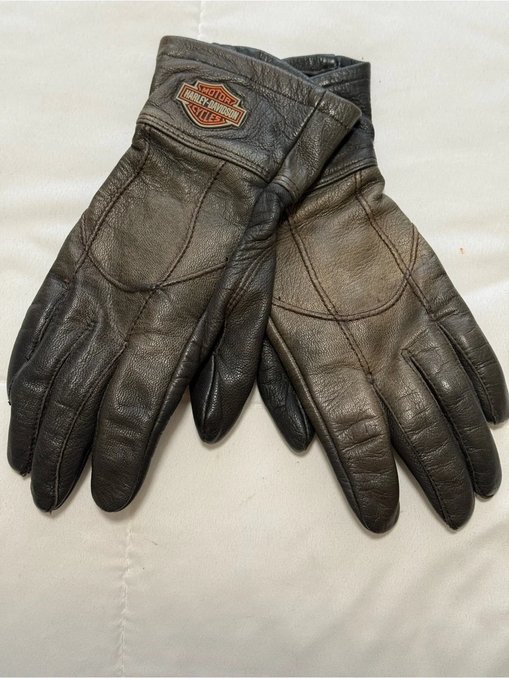 Vintage Harley-Davidson Black Leather Riding Gloves with Branded Patch. Lined. S
